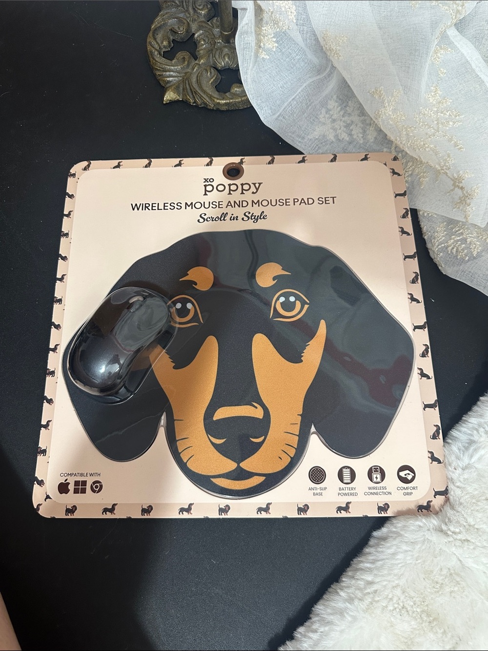 Xo poppy dachshund wireless mouse and mouse pad set
